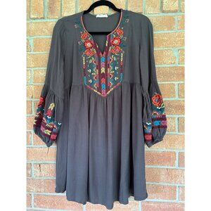 Bohemian Style Gray Tunic Dress With Embroidered Floral Details & Balloon Sleeve